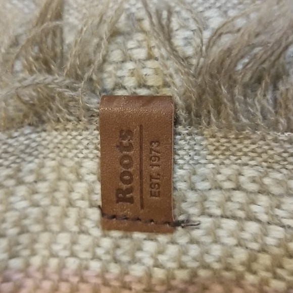 ROOTS Large square scarf pink gray beige color very soft - Picture 3 of 4